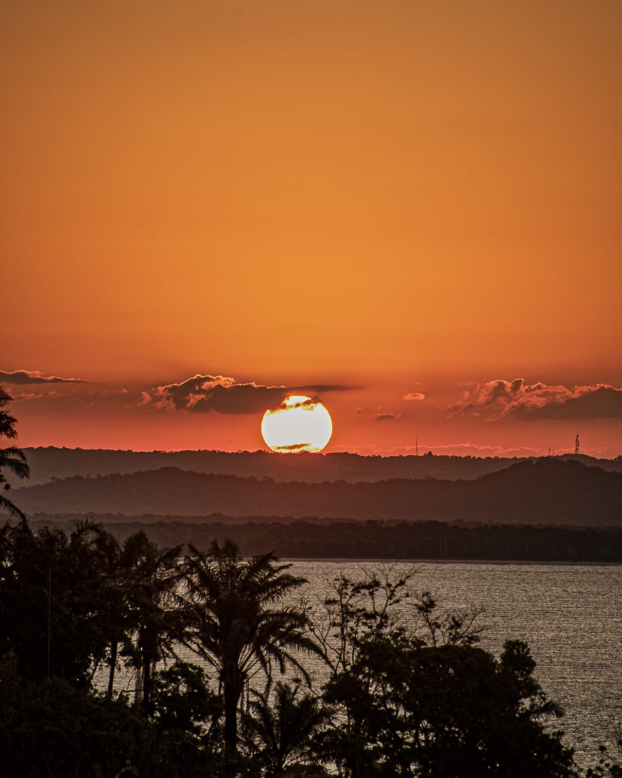Pôr do sol sobre o mar em Morro de São Paulo visto das Casas Quintal